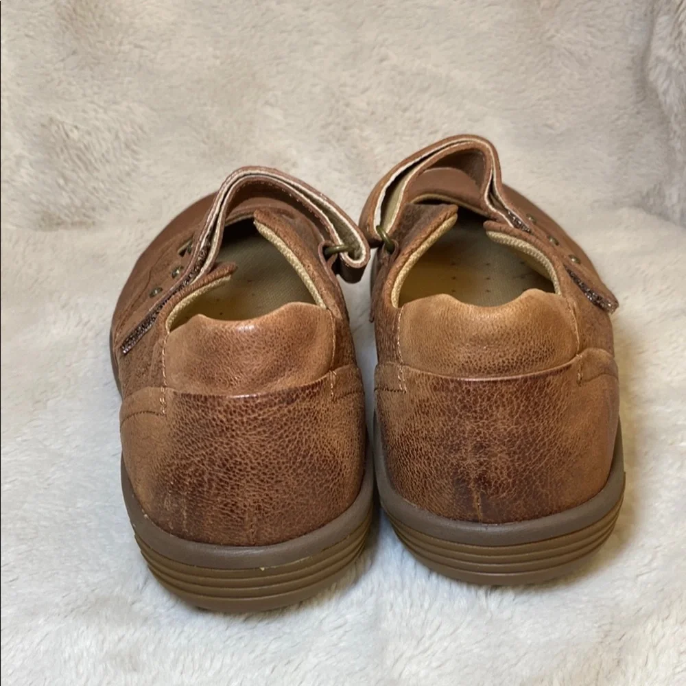 Halsa Footwear Brown Textured Flats with Strap